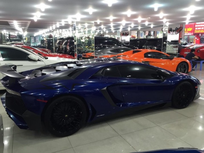 Sieu bo Aventador LP 750-4 SV Roadster doc nhat VN co gi?-Hinh-3